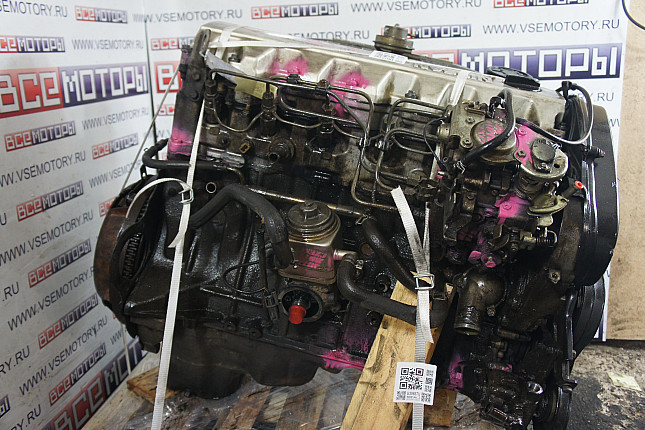 Двигатель вид с боку NISSAN RD28
