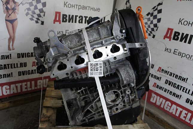 Двигатель вид с боку Skoda BUD