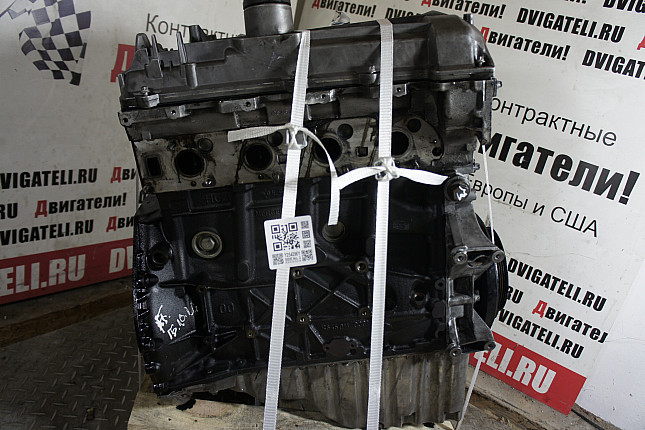 Двигатель вид с боку Mercedes OM 646.985