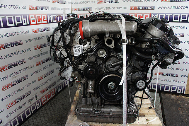 Двигатель вид с боку MERCEDES-BENZ OM 628.962