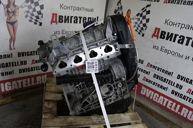 Двигатель вид с боку Skoda BUD