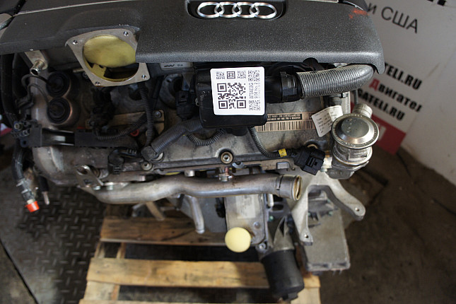 Двигатель вид с боку Audi BHT